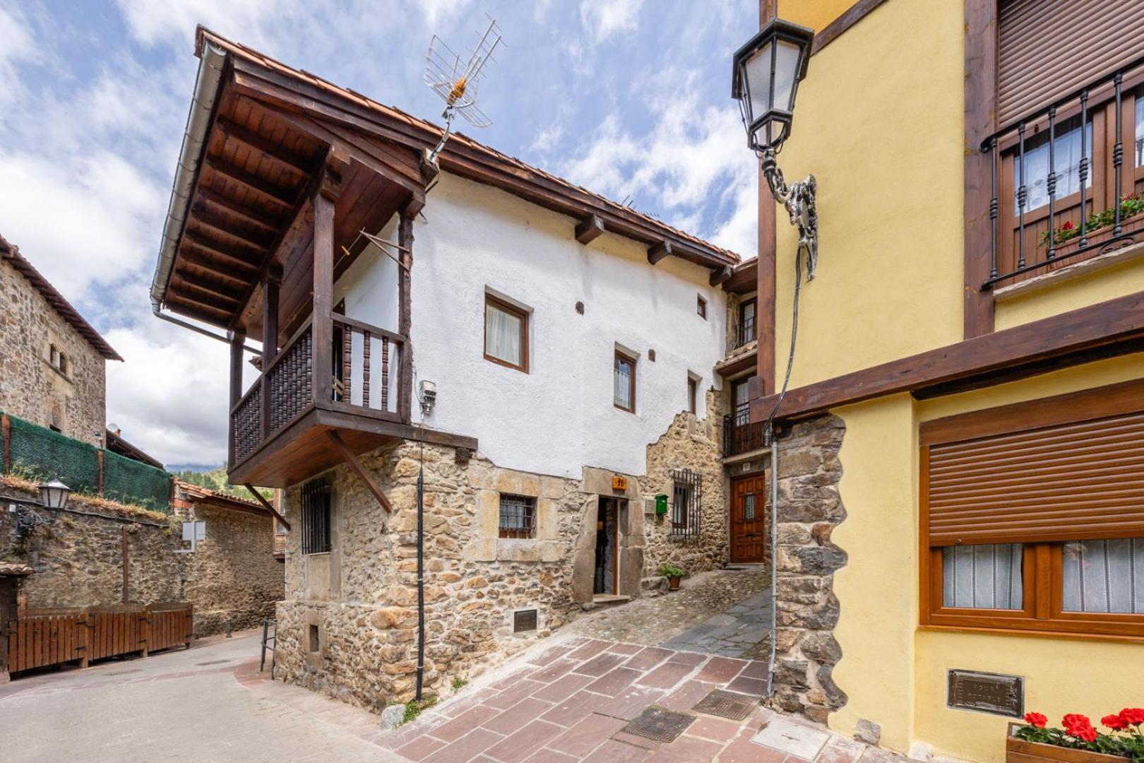 Вилла Casa Raymonde Потес Экстерьер фото